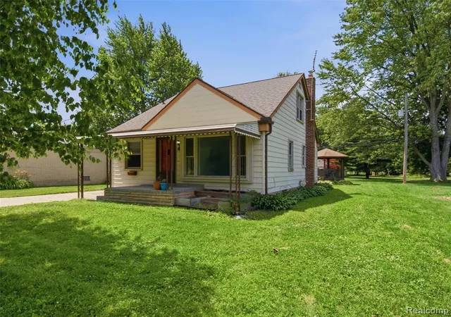 Homes for sale in Roseville, MI | 30885 Tennessee St, Roseville, MI 48066 | MLS# 61005516