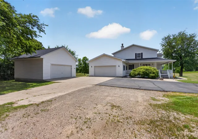 Photo 3 of Single family home for sale at 4001 Hoyer Rd, Jackson, MI 49201 | MLS# 70543722 | Listing updated on 2026-09-15