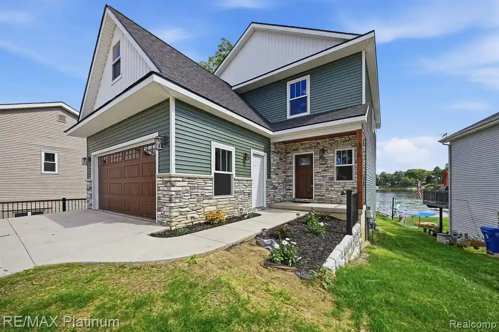 Photo 1 of Single family home for sale at 4075 Highcrest Dr, Brighton, MI 48116 7707 | MLS# 61024317 | Listing updated on 2026-10-17
