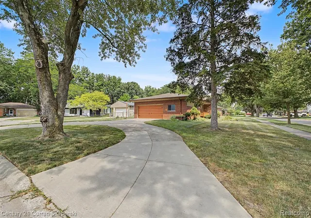 Photo 3 of Sale Pending at 27110 Clairview Dr, Dearborn Heights, MI 48127 | MLS# 61018856 | Listing updated on 2026-09-06