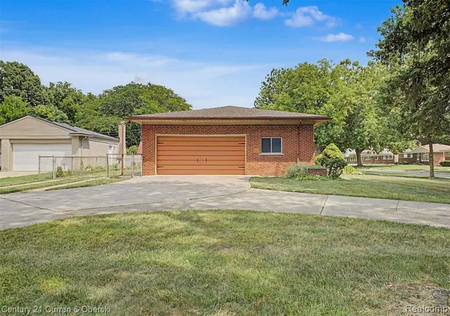 Photo 5 of Sale Pending at 27110 Clairview Dr, Dearborn Heights, MI 48127 | MLS# 61018856 | Listing updated on 2026-09-06