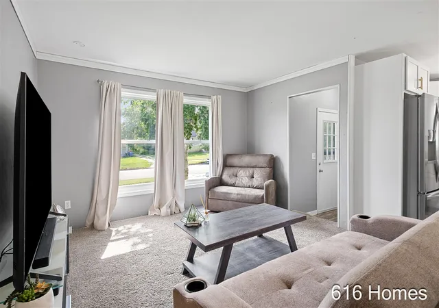 Photo 3 of Single family home for sale at 1911 Benjamin Ave, Grand Rapids, MI 49505 | MLS# 70544626 | Listing updated on 2026-09-18