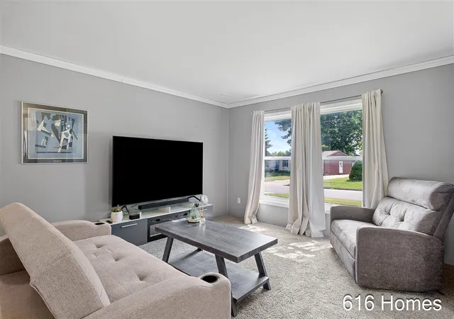 Photo 4 of Single family home for sale at 1911 Benjamin Ave, Grand Rapids, MI 49505 | MLS# 70544626 | Listing updated on 2026-09-18