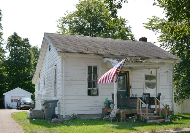 1st image of 210 N Brown St, Paw Paw, MI 49079 | MLS# 70548420