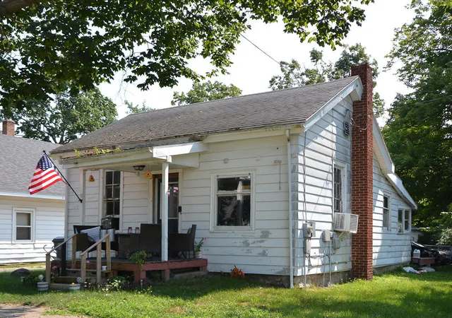 2nd image of 210 N Brown St, Paw Paw, MI 49079 | MLS# 70548420