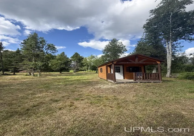 3rd image of 135' Lakefront N Gulliver Lake Rd, Gulliver, MI 49840 | MLS# 50219249