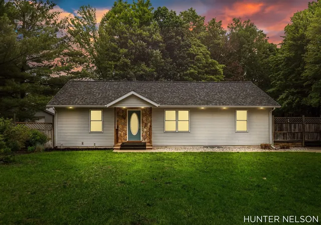 Homes for sale in Grant, MI | 1081 E 98th St, Grant, MI 49327 | MLS# 70538415