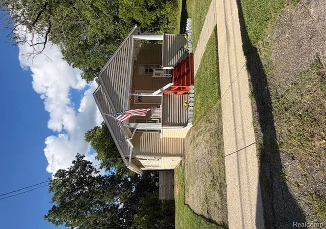 2nd image of 449 Midway Ave, Pontiac, MI 48341 3332 | MLS# 61023341