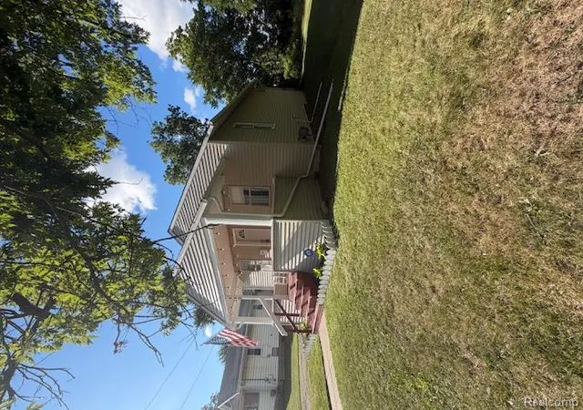 Photo 3 of Single family home for sale at 449 Midway Ave, Pontiac, MI 48341 3332 | MLS# 61023341 | Listing updated on 2026-08-30