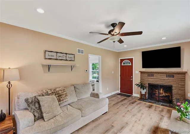 Homes for sale in Livonia, MI | 18905 Maplewood St, Livonia, MI 48152 | MLS# 61004965