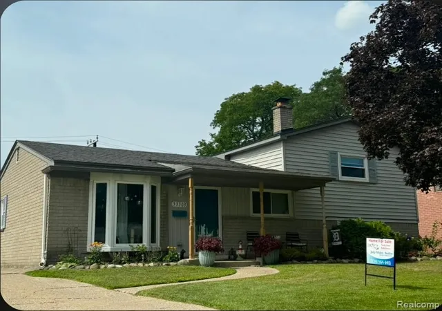 Photo 1 of Sale Pending at 33303 Lynx St, Westland, MI 48185 9445 | MLS# 61014382 | Listing updated on 2026-09-10