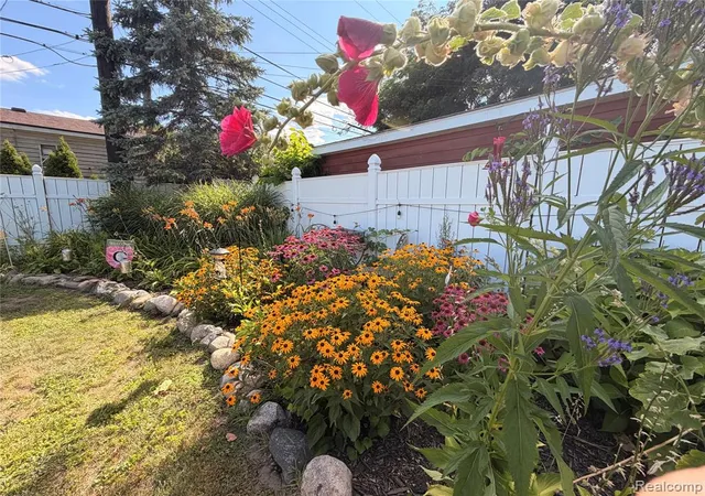 Photo 3 of Sale Pending at 33303 Lynx St, Westland, MI 48185 9445 | MLS# 61014382 | Listing updated on 2026-09-10