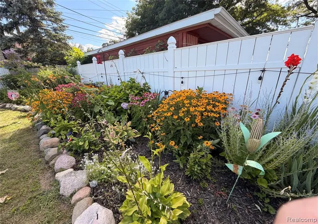 Photo 4 of Sale Pending at 33303 Lynx St, Westland, MI 48185 9445 | MLS# 61014382 | Listing updated on 2026-09-10