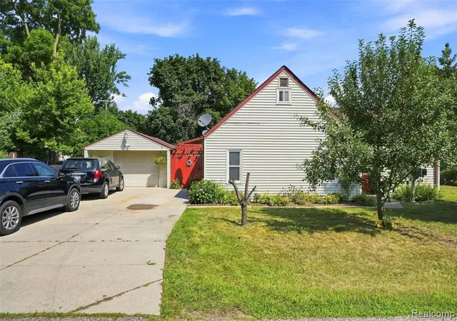 Photo 2 of Single family home for sale at 8251 Mcclellan St, Utica, MI 48317 5651 | MLS# 61024498 | Listing updated on 2026-09-13
