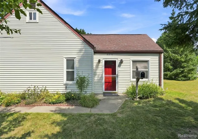 Photo 3 of Single family home for sale at 8251 Mcclellan St, Utica, MI 48317 5651 | MLS# 61024498 | Listing updated on 2026-09-13