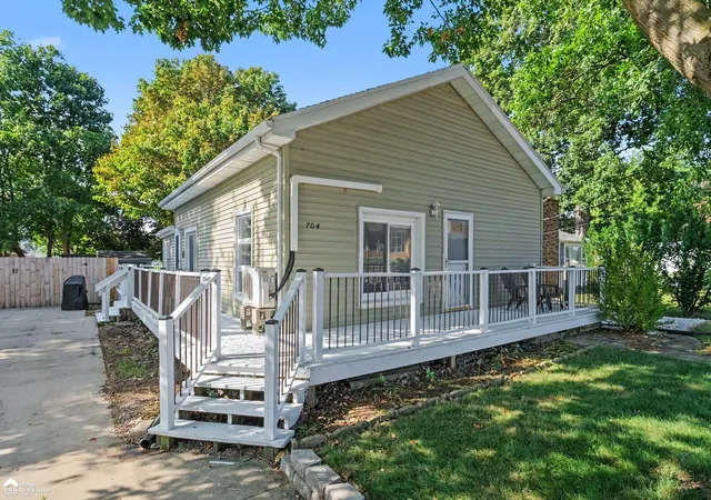 Photo 4 of Single family home for sale at 704 E North St, Owosso, MI 48867 | MLS# 50219497 | Listing updated on 2026-09-02