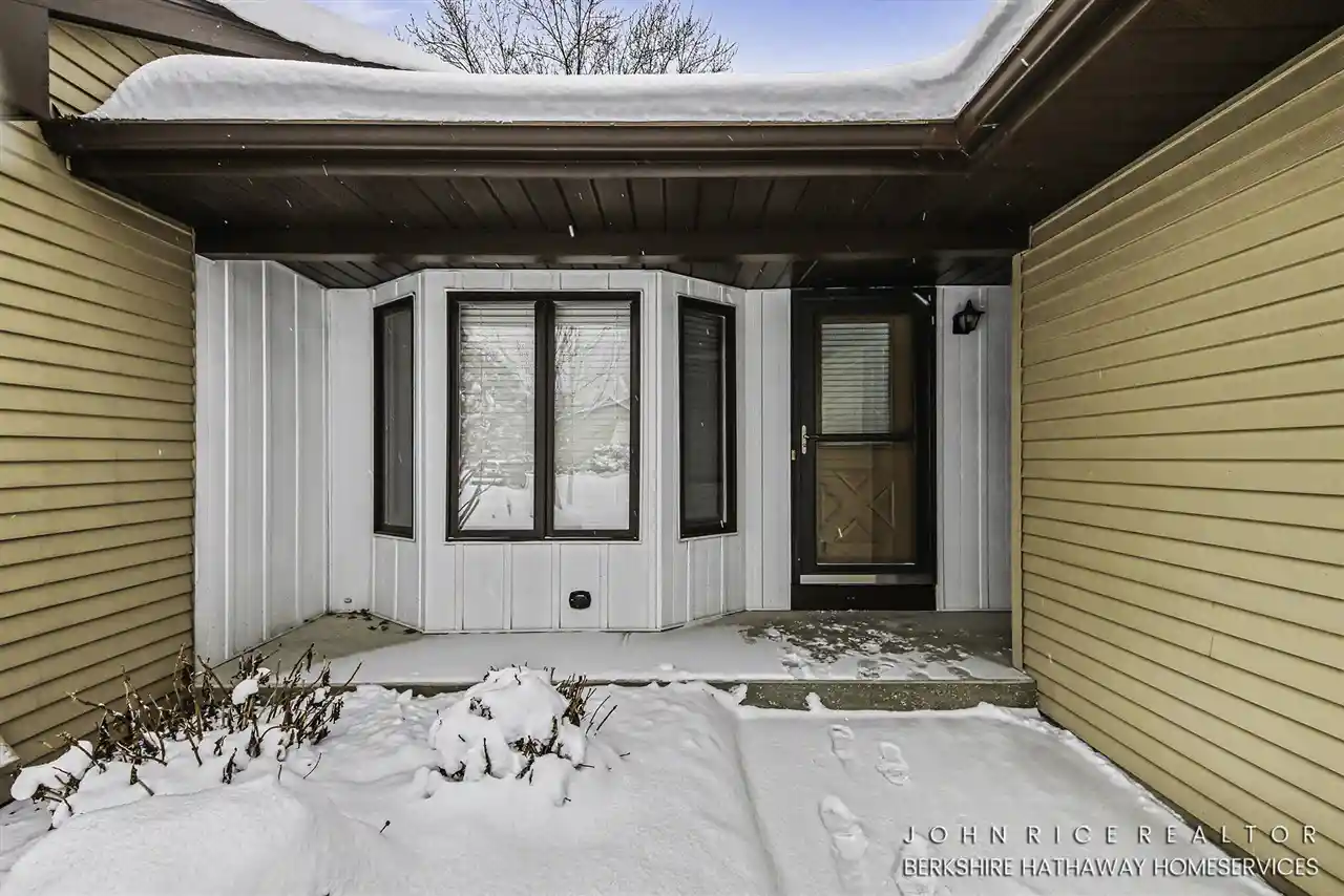 Listing Photo 2 - Condo for sale in 4077 Grandview Ter located at 4077 Grandview Ter, Grandville, MI 49418 - Unit 4077 Grandview Ter