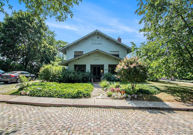 2nd image of 375 Ridgeway St, Saint Joseph, MI 49085 | MLS# 70484352