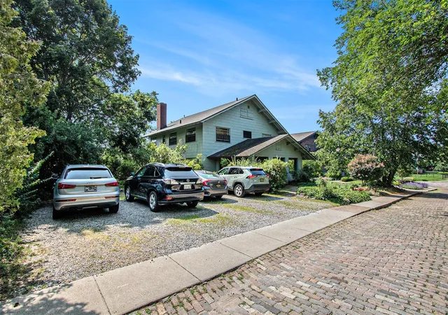 3rd image of 375 Ridgeway St, Saint Joseph, MI 49085 | MLS# 70484352