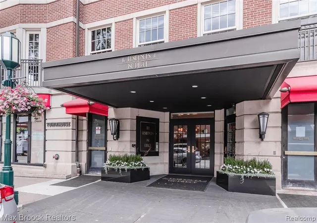 Listing Photo 2 - Condo for sale in building located at 180 Pierce St Unit 4, Birmingham, MI 48009 - Unit #