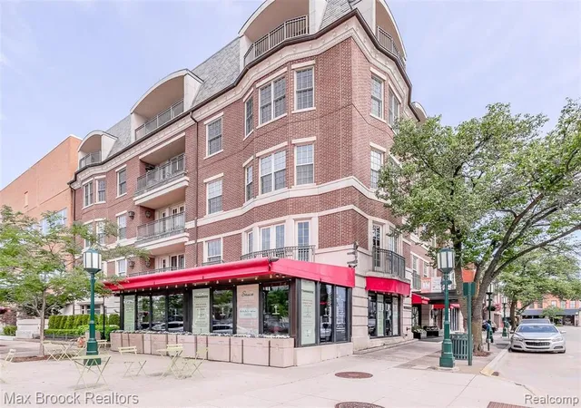 Photo 4 of Condo for sale at 180 Pierce St Unit 4, Birmingham, MI 48009 | MLS# 61014521 | Listing updated on 2026-07-25