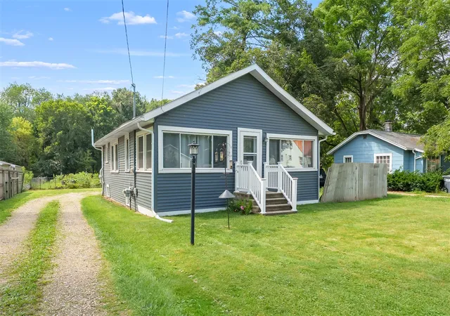 Photo 1 of Sale Pending at 5183 N 20th St, Kalamazoo, MI 49004 | MLS# 70554114 | Listing updated on 2026-09-15