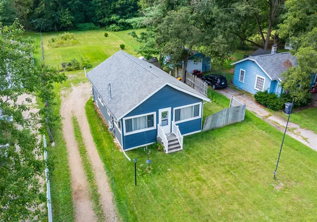 Photo 3 of Sale Pending at 5183 N 20Th St, Kalamazoo, MI 49004 | MLS# 70554114 | Listing updated on 2026-09-15
