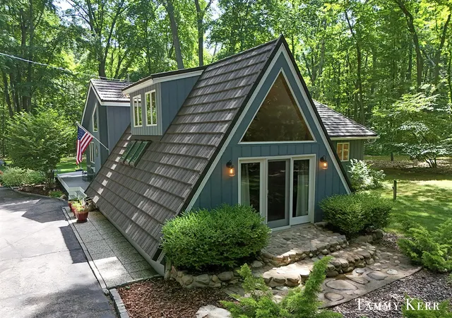 Photo 2 of Sale Pending at 6051 Old Allegan Rd, Saugatuck, MI 49453 | MLS# 70546506 | Listing updated on 2026-09-14
