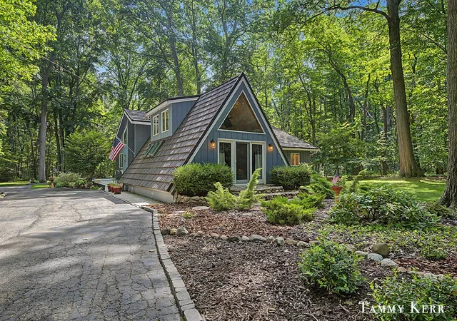 Photo 3 of Sale Pending at 6051 Old Allegan Rd, Saugatuck, MI 49453 | MLS# 70546506 | Listing updated on 2026-09-14