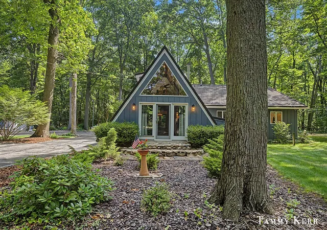Photo 4 of Sale Pending at 6051 Old Allegan Rd, Saugatuck, MI 49453 | MLS# 70546506 | Listing updated on 2026-09-14