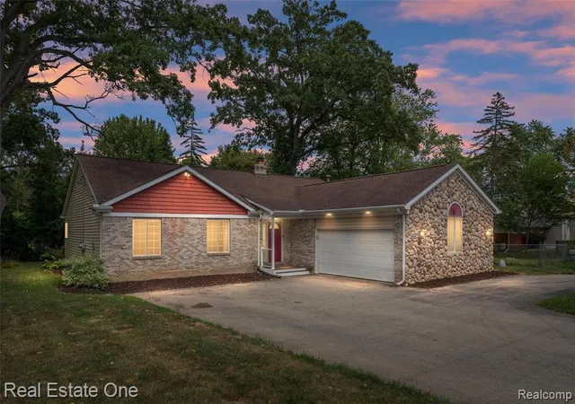 28th image of 2000 Nacona, Commerce Township, MI 48382 | MLS# 61022752