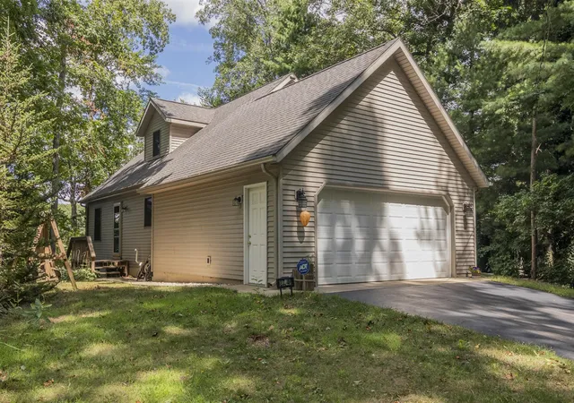 1st image of 27348 Manstrom Dr, Lawton, MI 49065 | MLS# 70526314