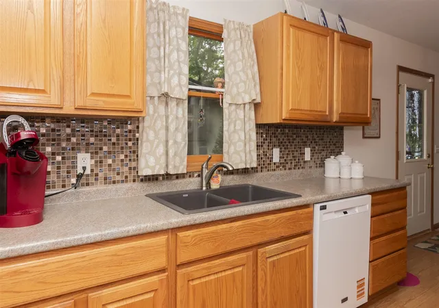 4th image of 27348 Manstrom Dr, Lawton, MI 49065 | MLS# 70526314