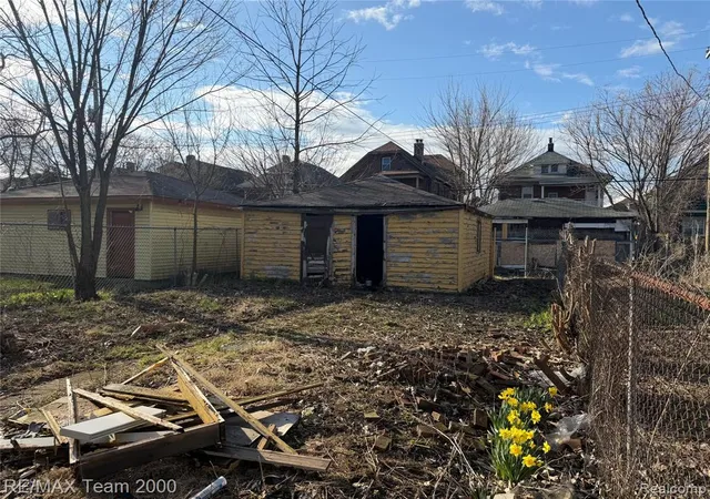 3rd image of 4300 Larchmont St, Detroit, MI 48204 | MLS# 60981557