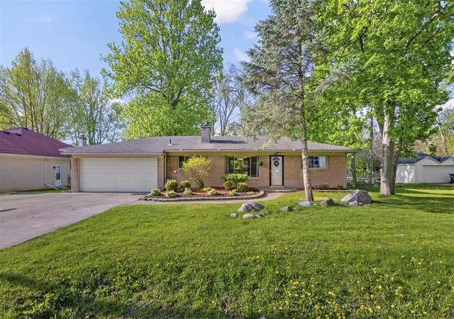 1st image of 950 Gallaland Ave, Rochester Hills, MI 48307 | MLS# 70527571