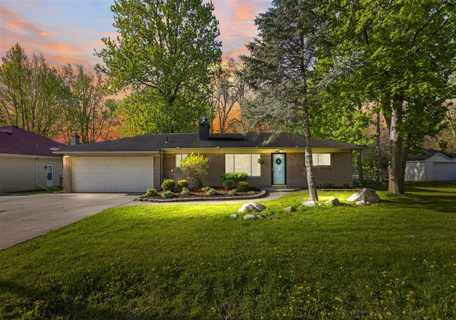 2nd image of 950 Gallaland Ave, Rochester Hills, MI 48307 | MLS# 70527571