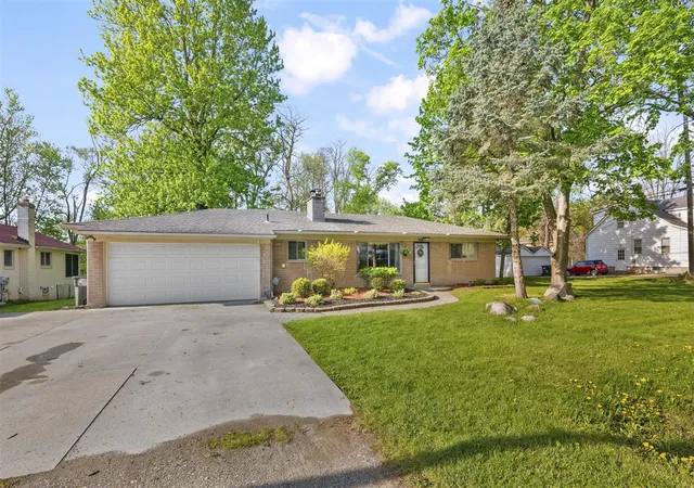 4th image of 950 Gallaland Ave, Rochester Hills, MI 48307 | MLS# 70527571