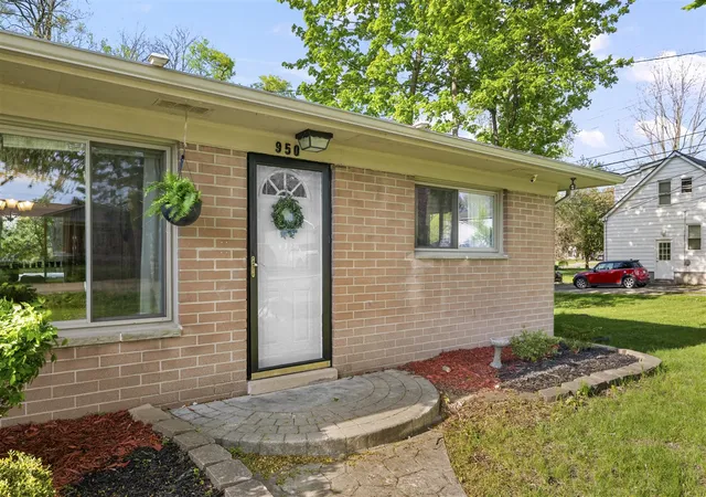 5th image of 950 Gallaland Ave, Rochester Hills, MI 48307 | MLS# 70527571