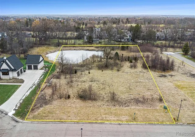 Homes for sale in Grand Blanc, MI | Unit 20 Fairway Trl, Grand Blanc, MI 48439 | MLS# 60973964