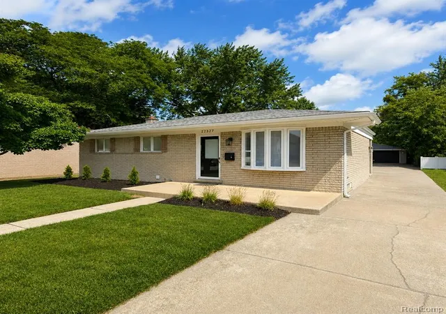 Photo 2 of Sale Pending at 22327 Gordon Rd, Saint Clair Shores, MI 48081 1676 | MLS# 61014308 | Listing updated on 2026-09-12