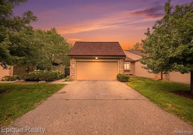 Condo for sale at 27328 Apple Blossom Ln, Southfield, MI 48034 1049 | MLS# 61012872