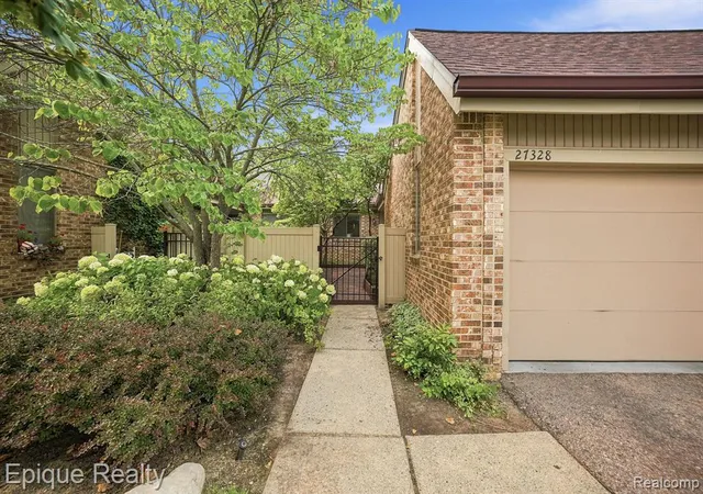 Photo 3 of Condo for sale at 27328 Apple Blossom Ln, Southfield, MI 48034 1049 | MLS# 61012872 | Listing updated on 2026-09-08