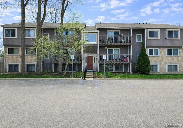 Homes for sale in Farmington Hills, MI | 29860 W 12 Mile Rd #604, Farmington Hills, MI 48334 | MLS# 61006340