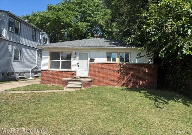 1st image of 1967 Garrick Ave, Warren, MI 48091 | MLS# 61021896