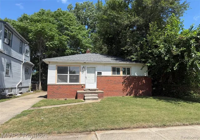 2nd image of 1967 Garrick Ave, Warren, MI 48091 | MLS# 61021896