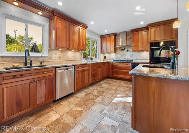 Photo 4 of Sale Pending at 36159 W Lyman Rd, Farmington Hills, MI 48331 | MLS# 61016211 | Listing updated on 2026-08-21