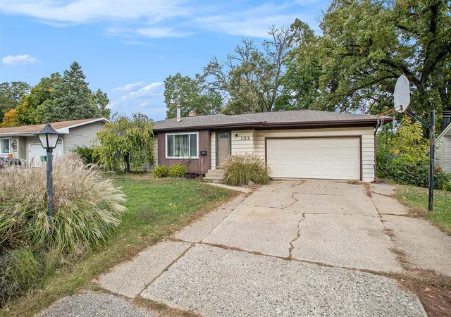 Photo 3 of Single family home for sale at 133 Country Club Ter, Battle Creek, MI 49015 | MLS# 70500679 | Listing updated on 2025-11-25