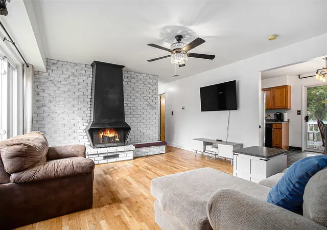 Photo 3 of Single family home for sale at 133 Country Club Ter, Battle Creek, MI 49015 | MLS# 70500679 | Listing updated on 2025-11-25