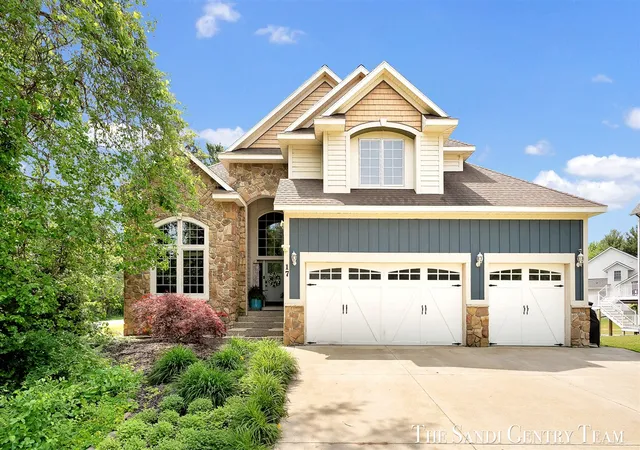 Homes for sale in Norton Shores, MI | 17 Boulder Dr, Norton Shores, MI 49444 | MLS# 70537805