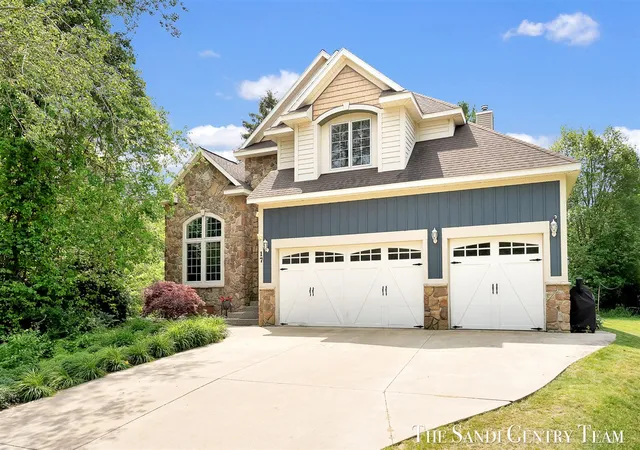 Homes for sale in Norton Shores, MI | 17 Boulder Dr, Norton Shores, MI 49444 | MLS# 70537805